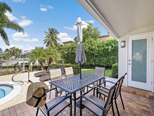 Canal Front 4 Bedroom Vacation Home Sleeps 10 Marco Island